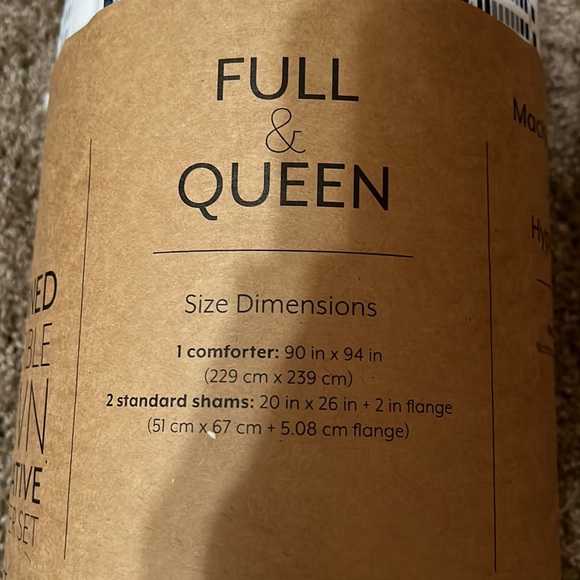 Patterned reversible down alternative comforter set. 3 piece set full/queen. - Picture 3 of 4